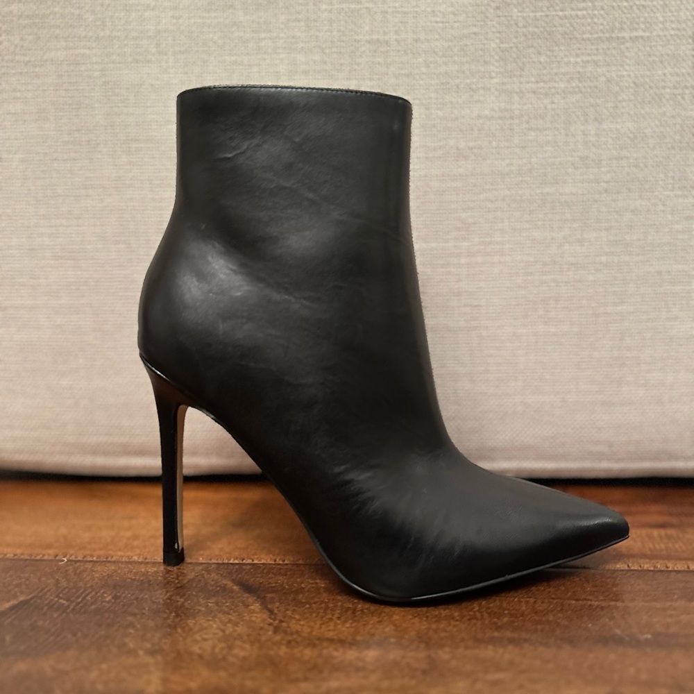 Nine West Farrah bootie New in box black size 7